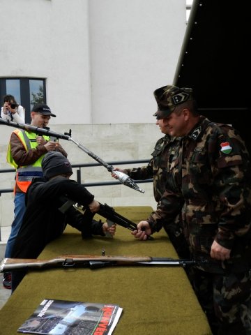 Katonai toborzás Berettyóújfaluban 03